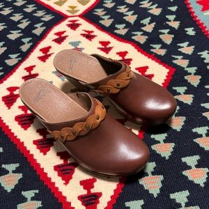 Dansko Brown Genuine Full Grain Leather Rach Braided Heeled Brandy Comfort Clogs